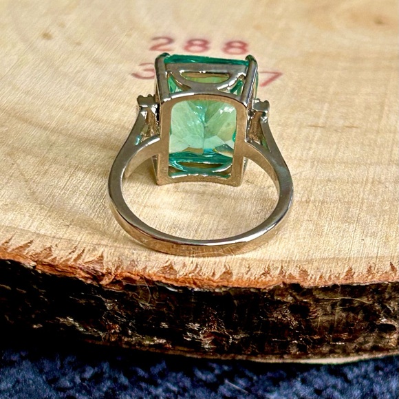 Luxury CZ Diamond Accented Large Square Gemstone Bright Shiny Ring Size 8 - Picture 4 of 5